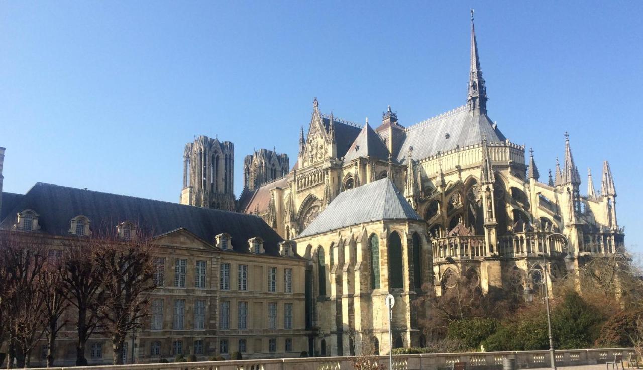 Appartement LE NID DES ROIS, à 2 pas de la Cathédrale à Reims Extérieur photo